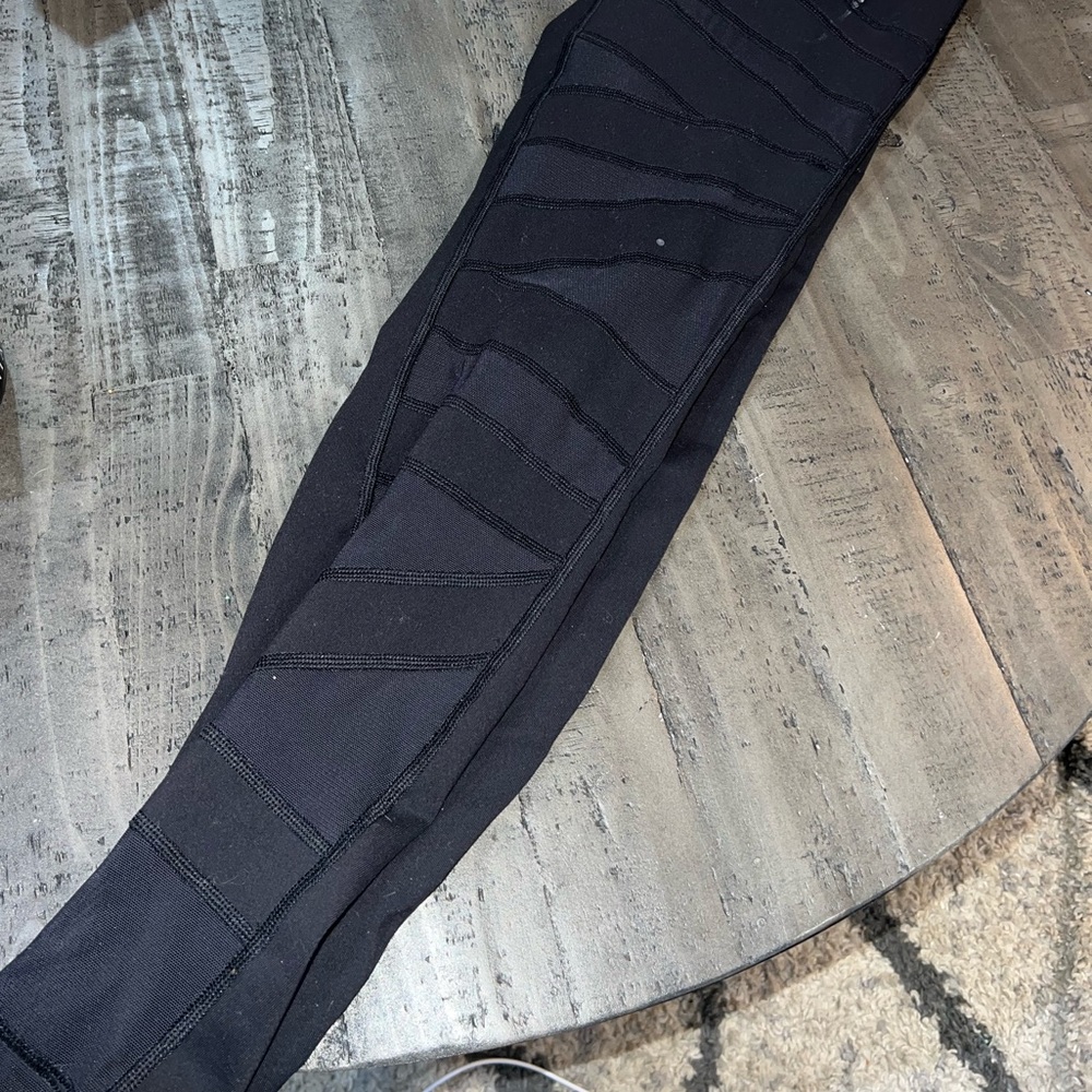 Lululemon athletica Black Wunder Under Leggings High Rise with Mesh Cut Outs